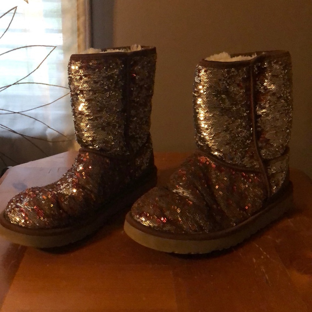 Color Changing Sequin Uggs! Size 10